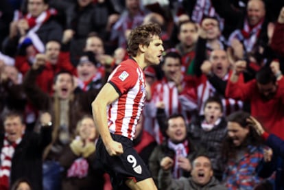 Fernando Llorente celebra el primer gol del partido