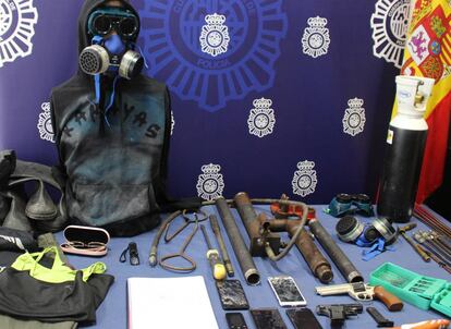 Material incautado a la banda de ladrones desarticulada por la policía.