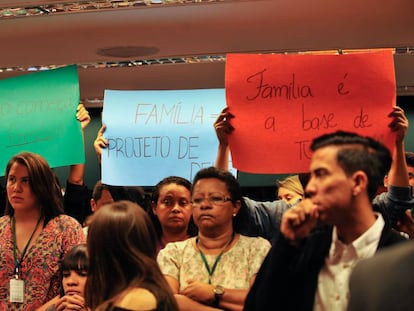 Manifestantes na na Comissão Especial sobre o Estatuto da Família, apoiada pelos evangélicos, em 2015.