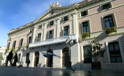 Fachada del ayuntamiento de Sabadell.