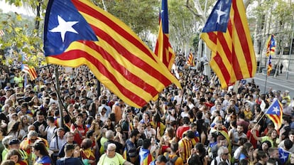 Concentraci&oacute;n frente al Palacio de Justicia de Barcelona para protestar por la operaci&oacute;n de la Guardia Civil contra los organizadores del 1-O. 