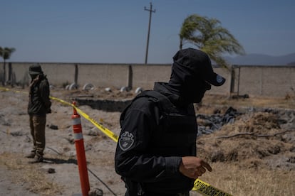 Elementos de seguridad en el interior del rancho Izaguirre, en Teuchitlán, Jalisco, el día 20 de marzo de 2025.