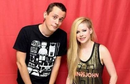 Avril Lavigne, toma dos