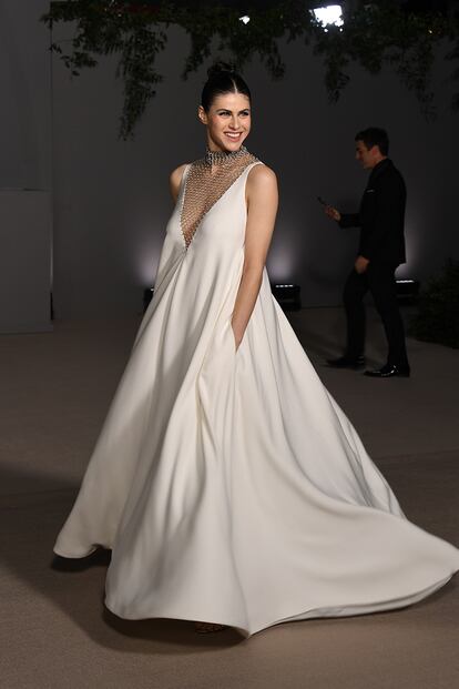 Alexandra Daddario (White Lotus), con un vestido alta costura de Dior.