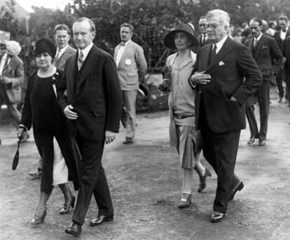 El presidente de los Estados Unidos Calvín Coolidge y su esposa junto a su homólogo cubano, el general Gernardo Machado, en La Habana, el 19 de enero de 1928.