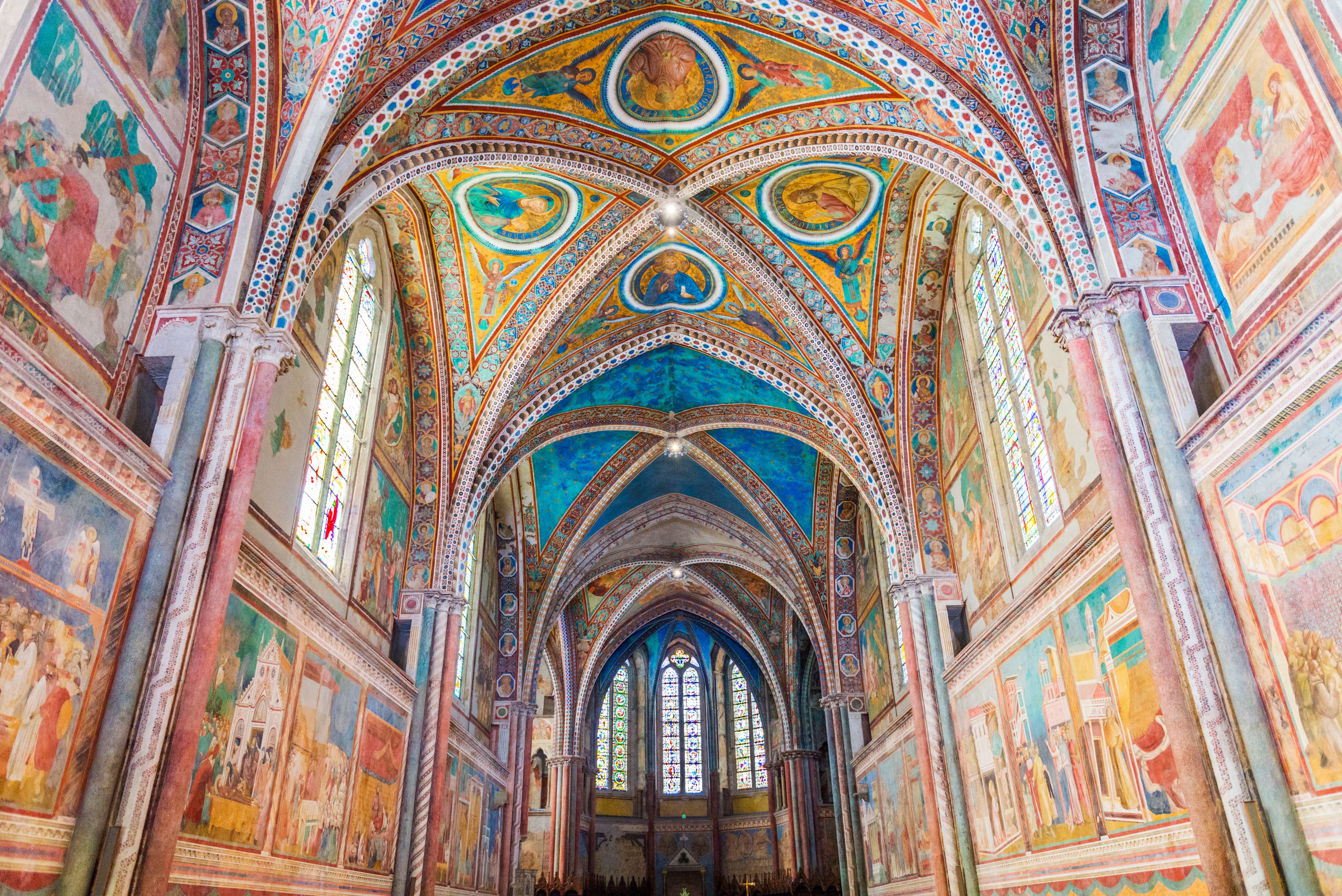 Frescos de Giotto en la basílica de San Francisco, en la ciudad italiana de Asís.  