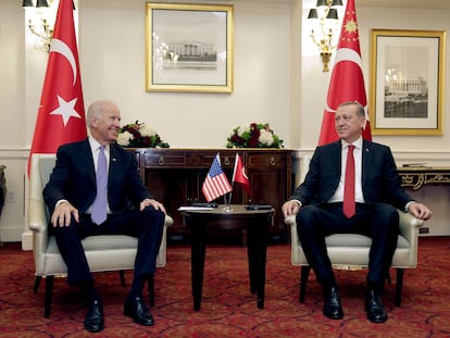 Joe Biden, entonces vicepresidente de EE UU, recibe al presidente turco, Recep Tayyip Erdogan, en Washington en marzo de 2016.