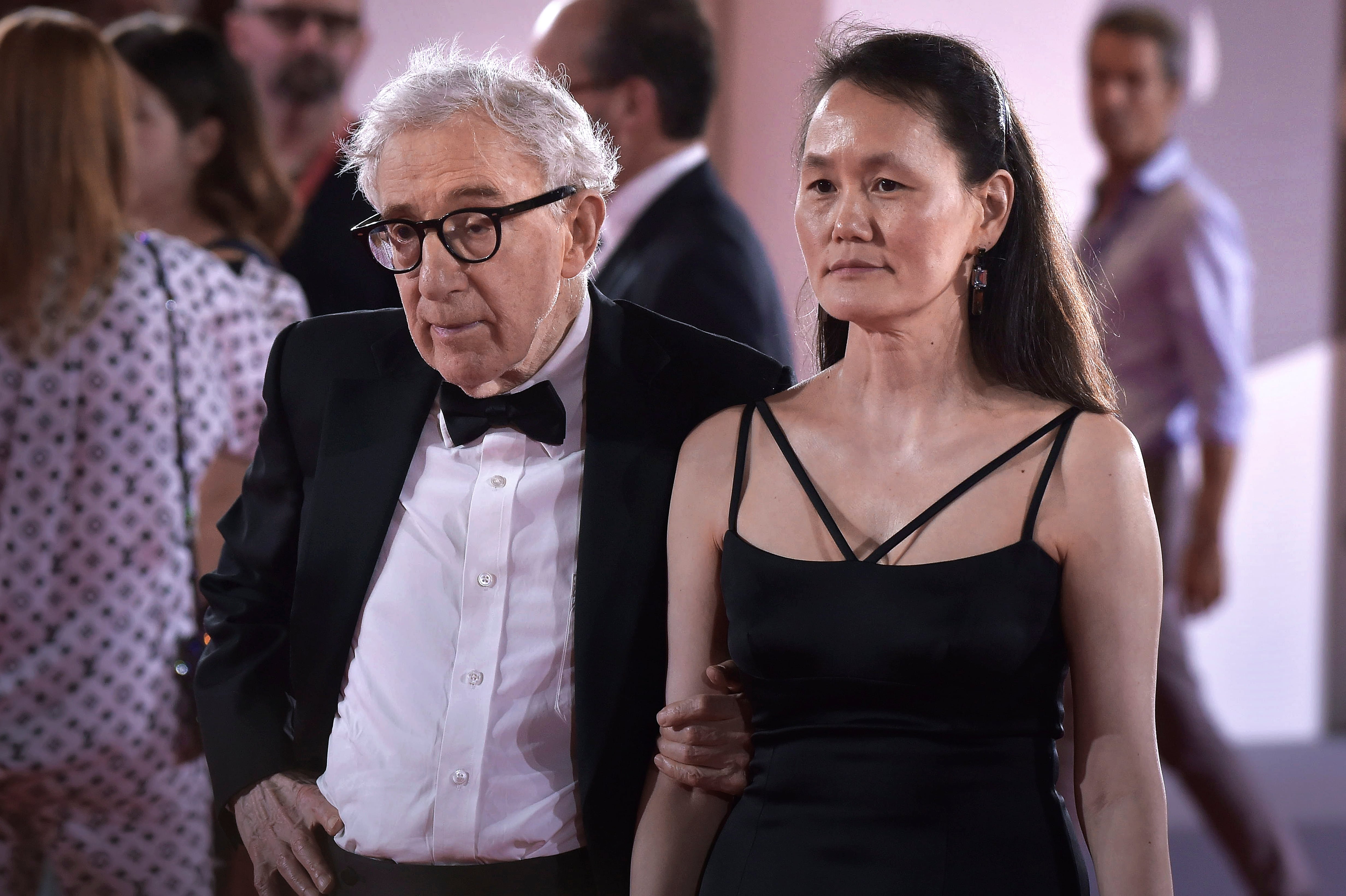 El exchef de Woody Allen y Soon-Yi Previn los demanda por despido improcedente y represalias