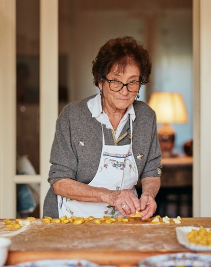 A sus 88 años, Maria Argnani se levanta al alba en su casa de Faenza para preparar sus platos.