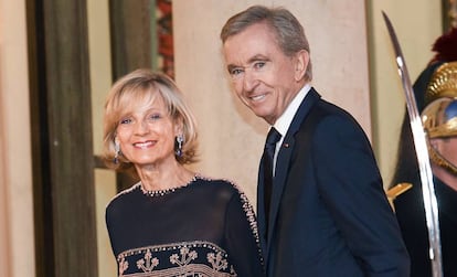 Bernard Arnault y su esposa, Hélène, en París, el pasado marzo.