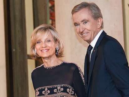 Bernard Arnault y su esposa, Hélène, en París, el pasado marzo.