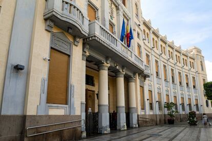 Fachada de la Asamblea de Melilla, cuyas dependencias han sido registradas este viernes por la Policía Nacional.