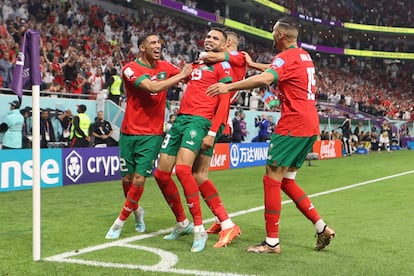 Los jugadores de Marruecos celebran el gol de En Nesyri ante Portugal.