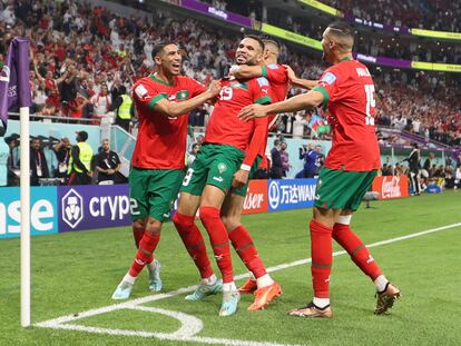 Los jugadores de Marruecos celebran el gol de En Nesyri ante Portugal.