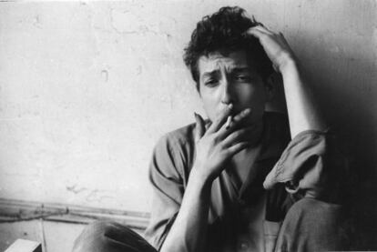 Bob Dylan em 1962, ano das gravações inéditas recentemente recuperadas.