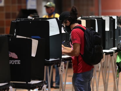 Algunos votantes en Miami (Florida), este miércoles.
