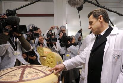 Nicol&aacute;s Sarkozy visita hoy una f&aacute;brica de quesos en Valliere.  