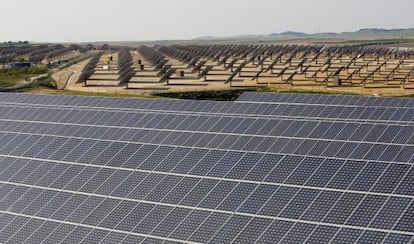 Setting sun? The Monte Alto solar plant in Milagro, Navarre, comprises 889 panels owned by 753 investors.