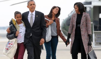 Barack Obama, con su esposa Michelle y sus hijas Malia y Sasha.