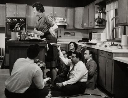 Foto de 1964 en el que se ve a Julia Child en su programa de televisión 'The French Chef'.