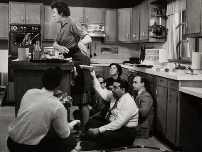 Foto de 1964 en el que se ve a Julia Child en su programa de televisión 'The French Chef'.