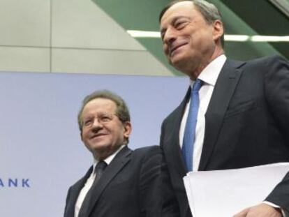 El presidente del Banco Central Europeo (BCE), Mario Draghi, y su vicepresidente, V&iacute;tor Constancio.