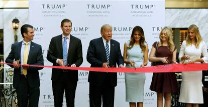 Donald Trump, sus hijos y su esposa inauguran el hotel nuevo de la familia en Washington