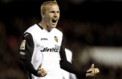 Mathieu celebra tras marcar el segundo gol 