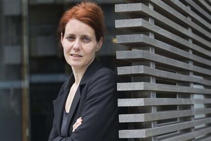 Cosima Dannoritzer, directora del documental <b><i>Comprar, tirar, comprar</i>, ayer en San Sebastián.</b>