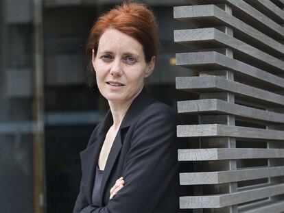 Cosima Dannoritzer, directora del documental <b><i>Comprar, tirar, comprar</i>, ayer en San Sebastián.</b>