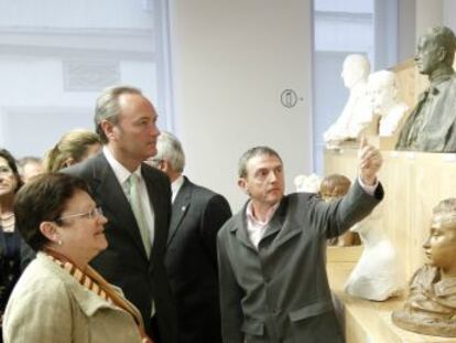 Fabra durante la visita al Museo Benlliure de Crevillent