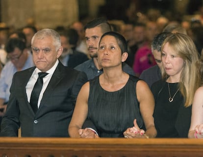 José Luis y Maria Horrach, padres de Luis Salom, despiden a su hijo en la Catedral de Santa Maria de Palma de Mallorca.  