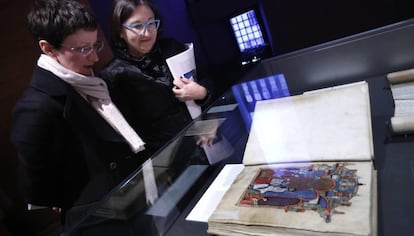 Uno de los libros expuestos en el Archivo de la Corona de Aragón.