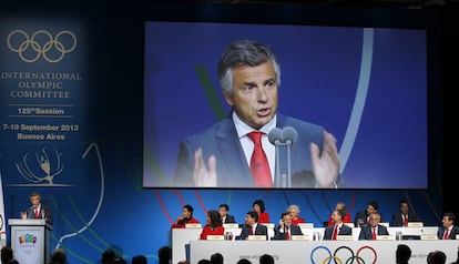 El miembro del comité olimpico Juan-Antonio Samaranch, durante su exposición.