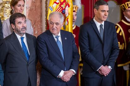 Desde la izquierda, el presidente interino del Consejo General del Poder Judicial (CGPJ), Vicente Guilarte; el presidente del Tribunal Constitucional, Cándido Conde-Pumpido, y el presidente del Gobierno, Pedro Sánchez.