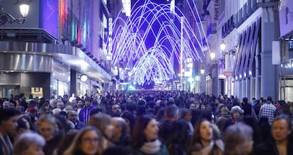 La calle de Preciados en diciembre de 2016.