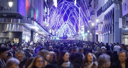 La calle de Preciados en diciembre de 2016. 