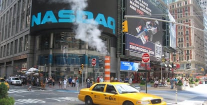 Cartel del Nasdaq en Times Square, Nueva York.