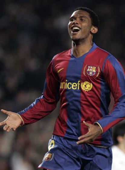 Eto'o celebra un gol