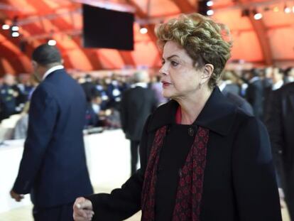 La presidenta de Brasil, Dilma Roussef, a su llegada a la sesi&oacute;n plenaria de la cumbre sobre cambio clim&aacute;tico en Par&iacute;s.