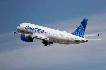 United Airlines jetliner