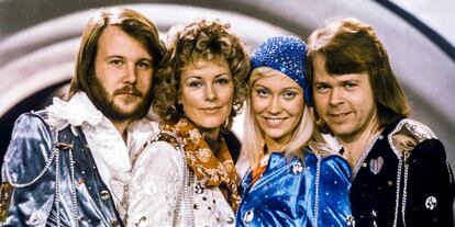 Integrantes do grupo Abba após ganharem o Eurovisão em 1974. Da esquerda para a direita: Benny Andersson, Anni-Frid Lyngstad, Agnetha Faltskog e Björn Ulvaeus.