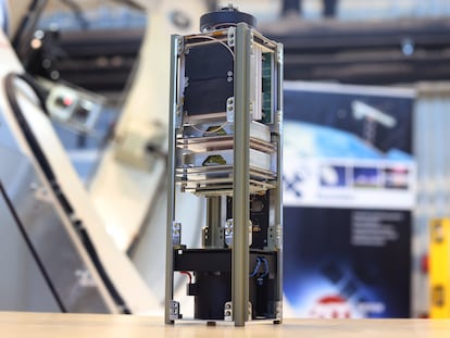 El modelo de un micro satélite en el 'Center for Telematics' en Alemania.