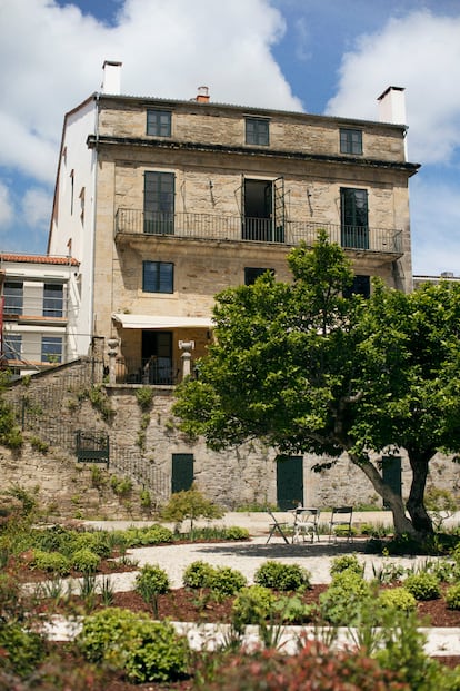 Vista desde el jardín de Casa RIA, un espacio creado por la familia Chipperfield para la investigación y el debate de ideas en torno a la sostenibilidad.