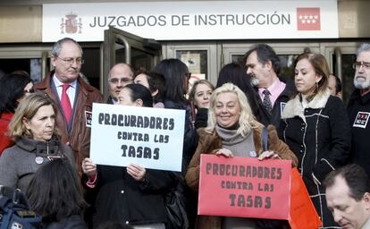 Protesta de funcionarios de justicia de Plaza Castilla, por las reformas del ministro Alberto Ruiz-Gallardón