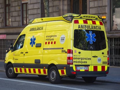 Una ambulancia en el centro de Barcelona.