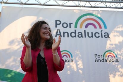 La candidata de Por Andalucía a la Presidencia de la Junta, Inmaculada Nieto, ha instado a no centrar el debate de la campaña electoral en unas encuestas que aventuran una pérdida de apoyos para las formaciones a la izquierda del PSOE. Desde Algeciras (Cádiz), Nieto ha animado a aquellos que están desmovilizados a "levantar la cabeza". "Si todos y
todas nos ponemos al compás, vamos a liderar el bloque de progreso", ha asegurado la candidata de la coalición de izquierdas.