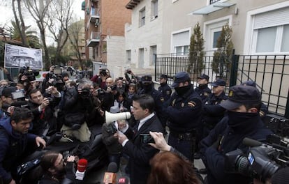 Escrache en la vivienda de Soraya Sáenz de Santamaría.