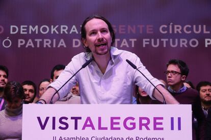 Pablo Iglesias e Íñigo Errejón, al inicio de la asamblea en el palacio de Vistalegre.