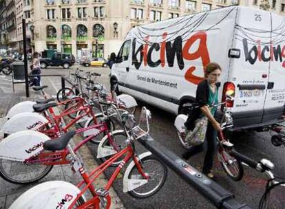 Una de las estaciones de plaza de Cataluña ayer, después de superar el fallo del sistema de comunicaciones.